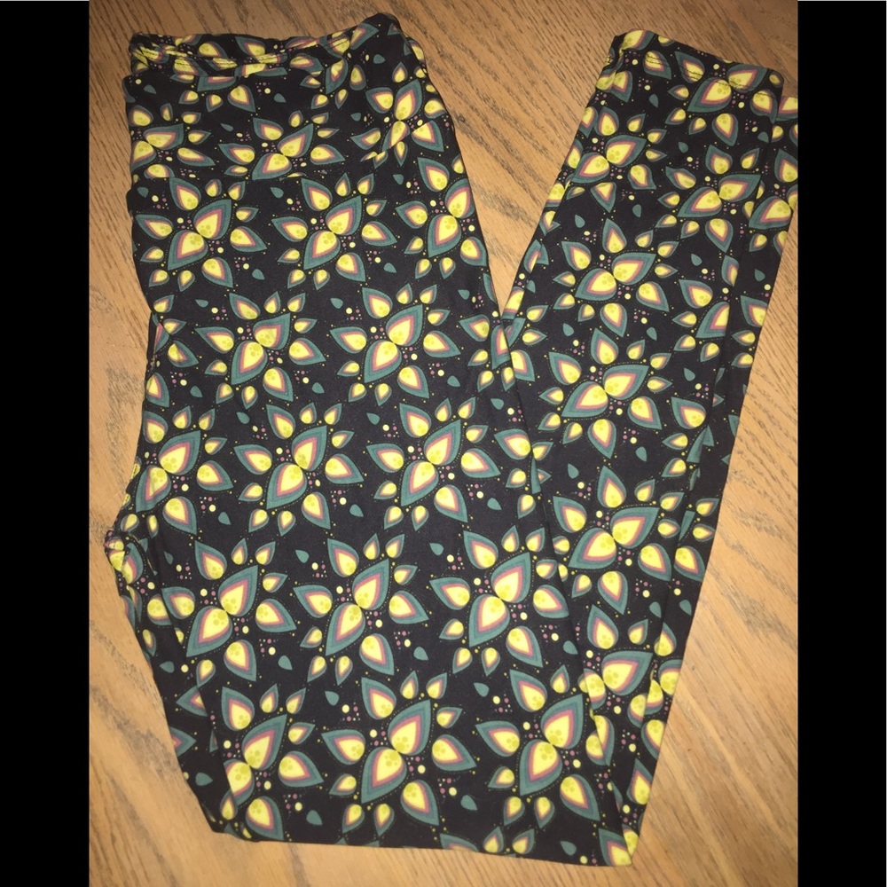 NWOT LULAROE FLORAL DESIGN TALL & CURVY LEGGINGS